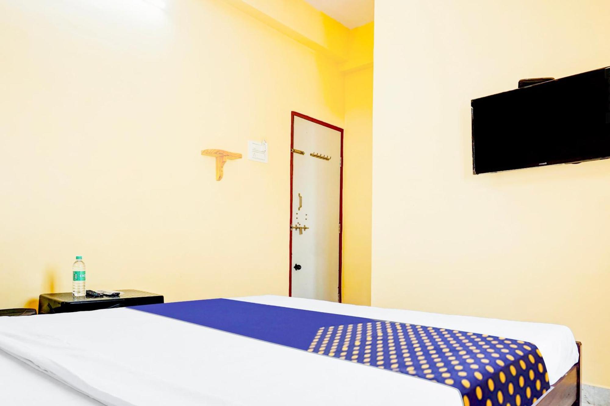 Spot On Hotel Shree Samarth Lodging Kolhapur Bagian luar foto