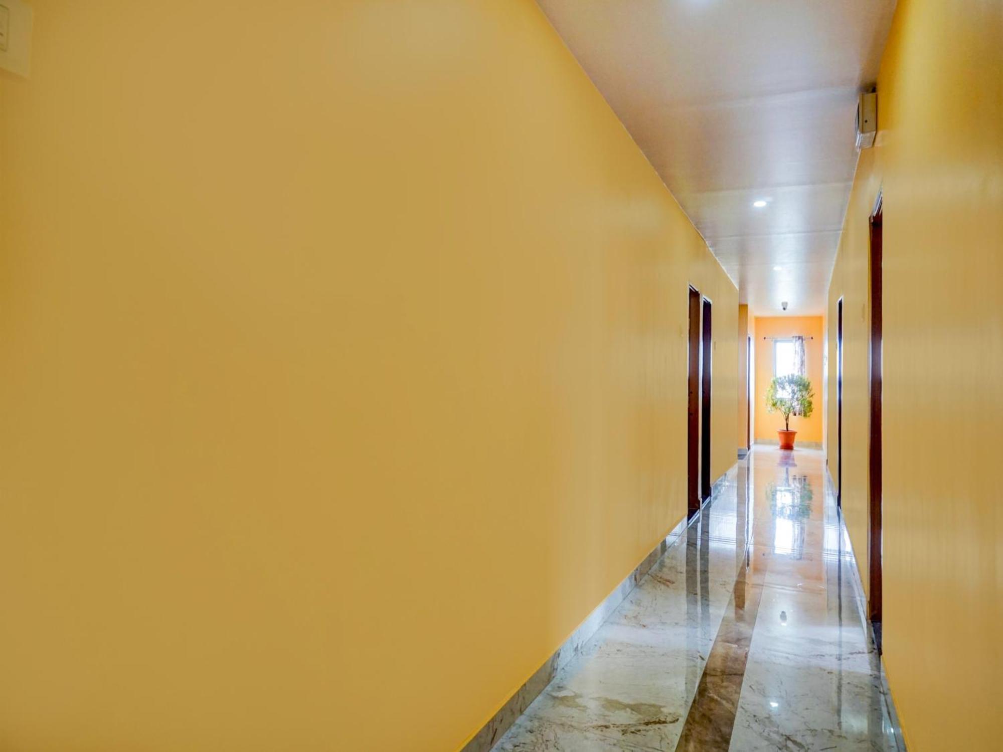 Spot On Hotel Shree Samarth Lodging Kolhapur Bagian luar foto