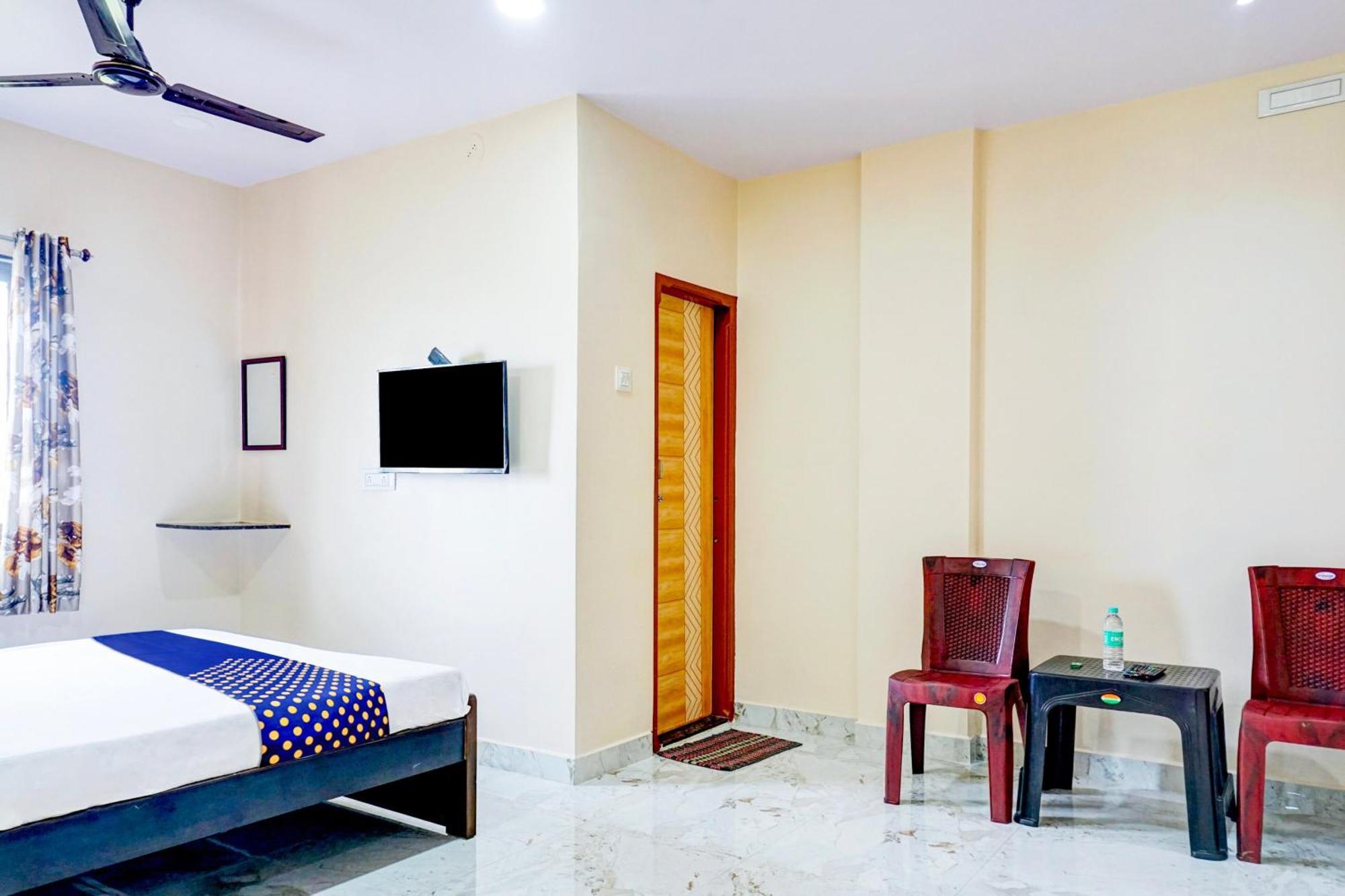 Spot On Hotel Shree Samarth Lodging Kolhapur Bagian luar foto