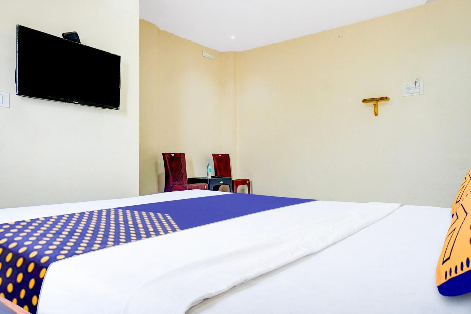 Spot On Hotel Shree Samarth Lodging Kolhapur Bagian luar foto