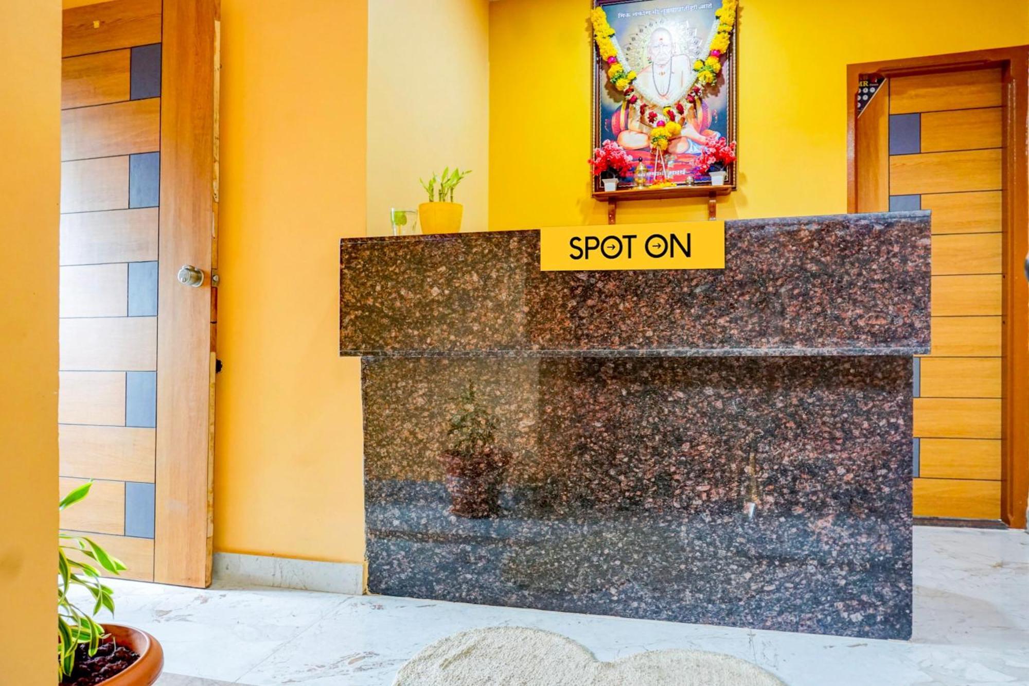 Spot On Hotel Shree Samarth Lodging Kolhapur Bagian luar foto